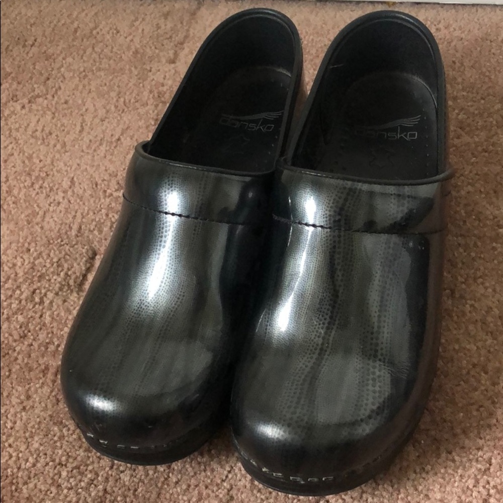 Women’s Eel Skin Pattern Dansko’s